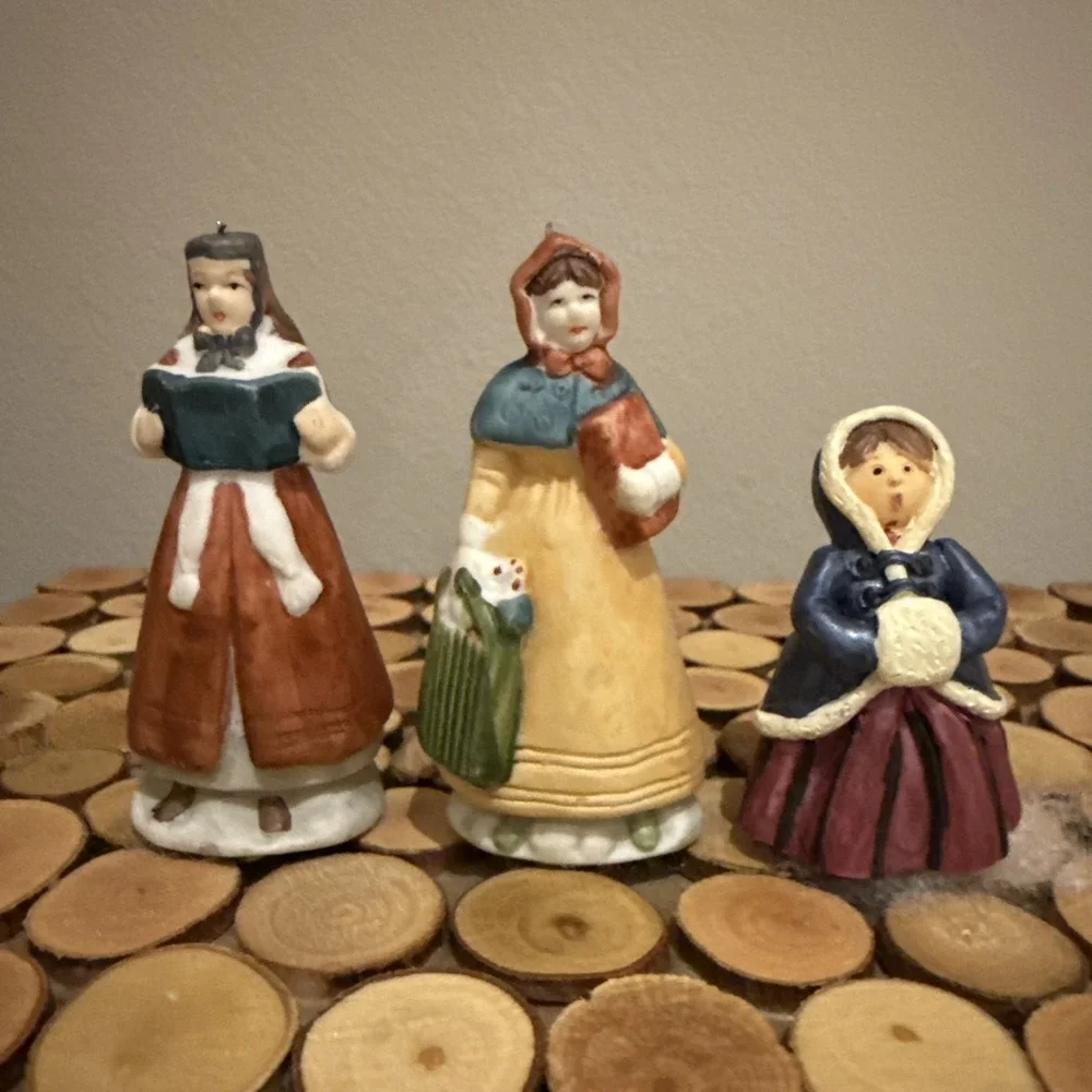 Unmarked Christmas Village Figures Lot Of‎ 3